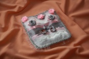 Свадебная подушка для колец «Мадлен» розовая с серыми вставками